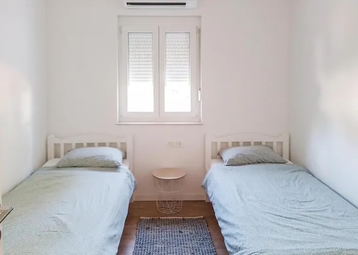 3 Bedroom Beautiful Apartment In Krk