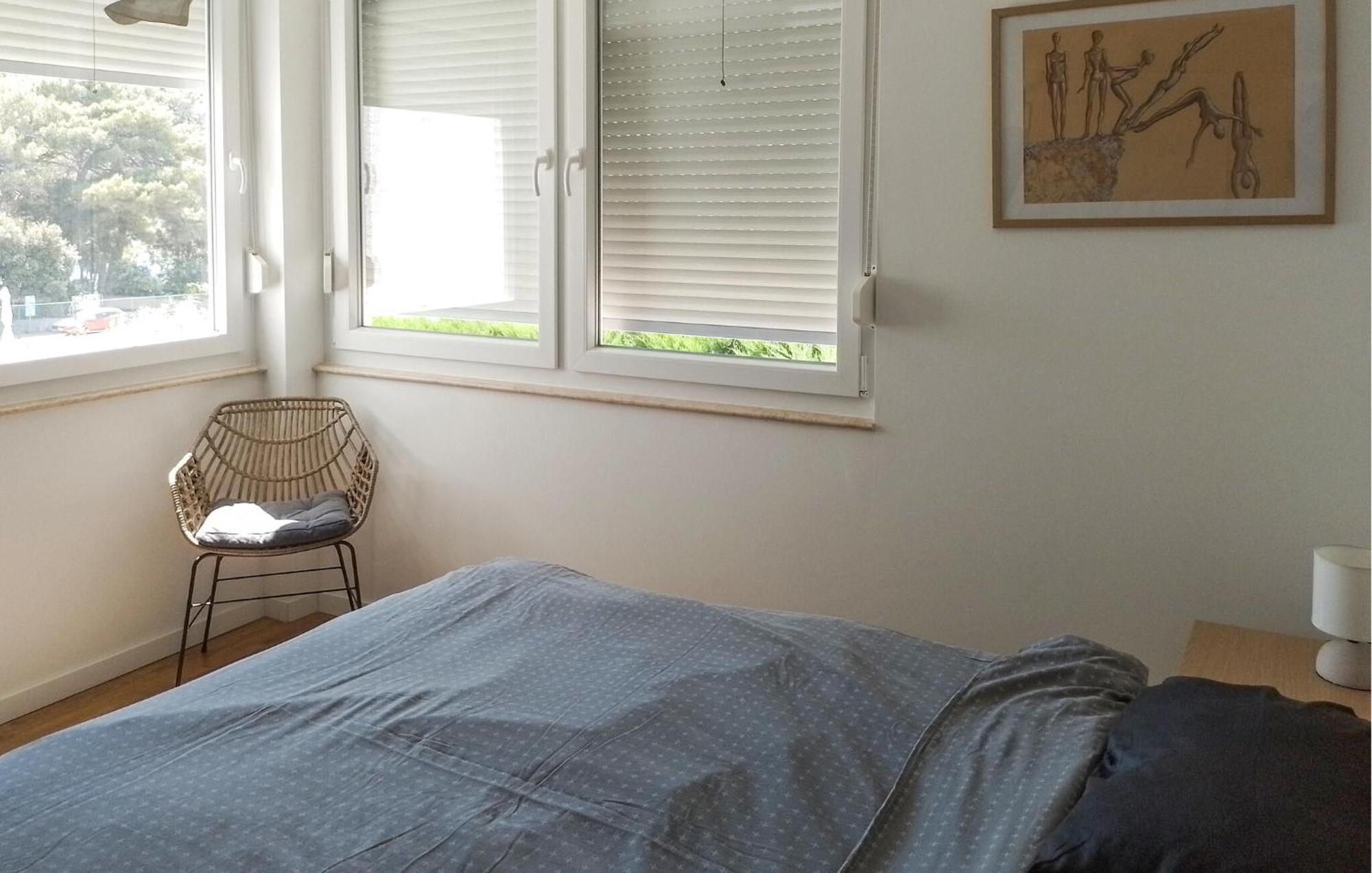 3 Bedroom Beautiful In Krk Apartment *