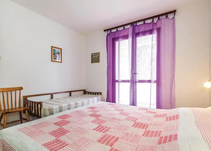 3 Bedroom Beautiful Apartment In Krk