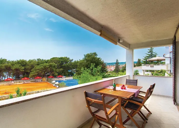 3 Bedroom Beautiful Apartment In Krk