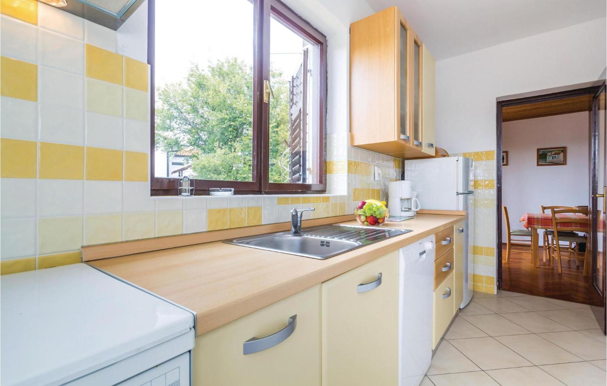 3 Bedroom Beautiful In Krk Apartment *