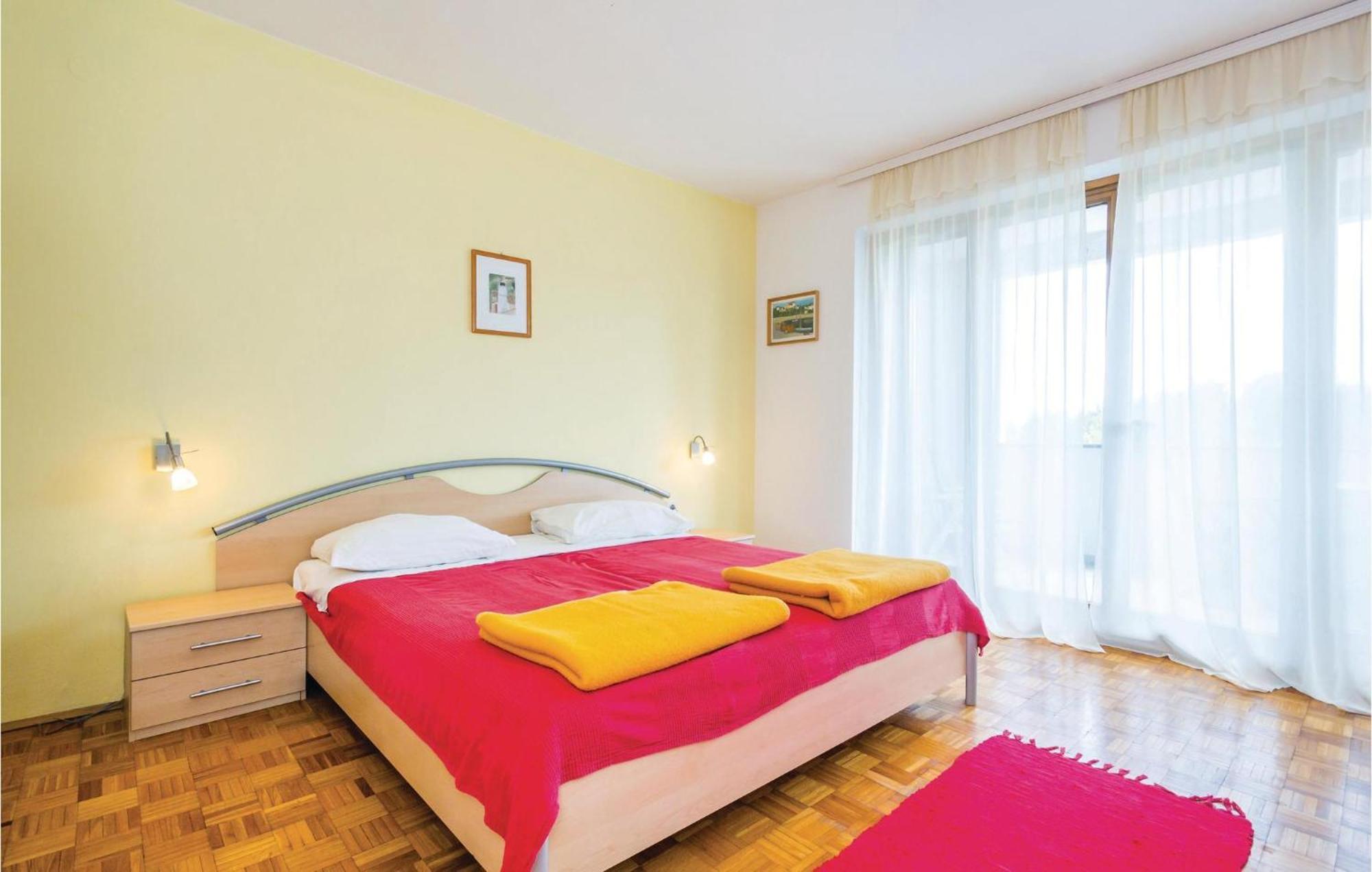 3 Bedroom Beautiful In Krk Apartament Veglia