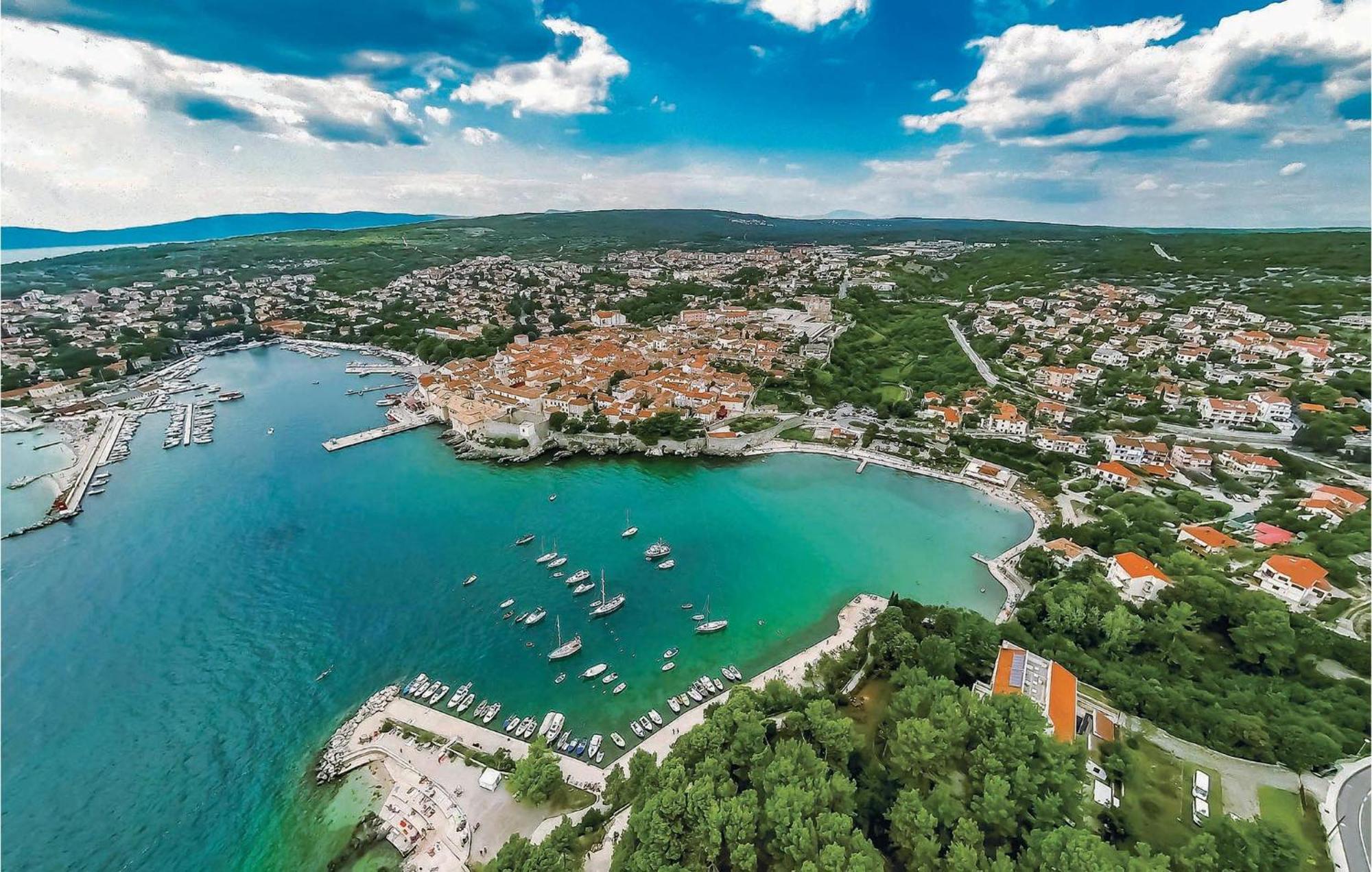 3 Bedroom Beautiful In Krk Apartament *