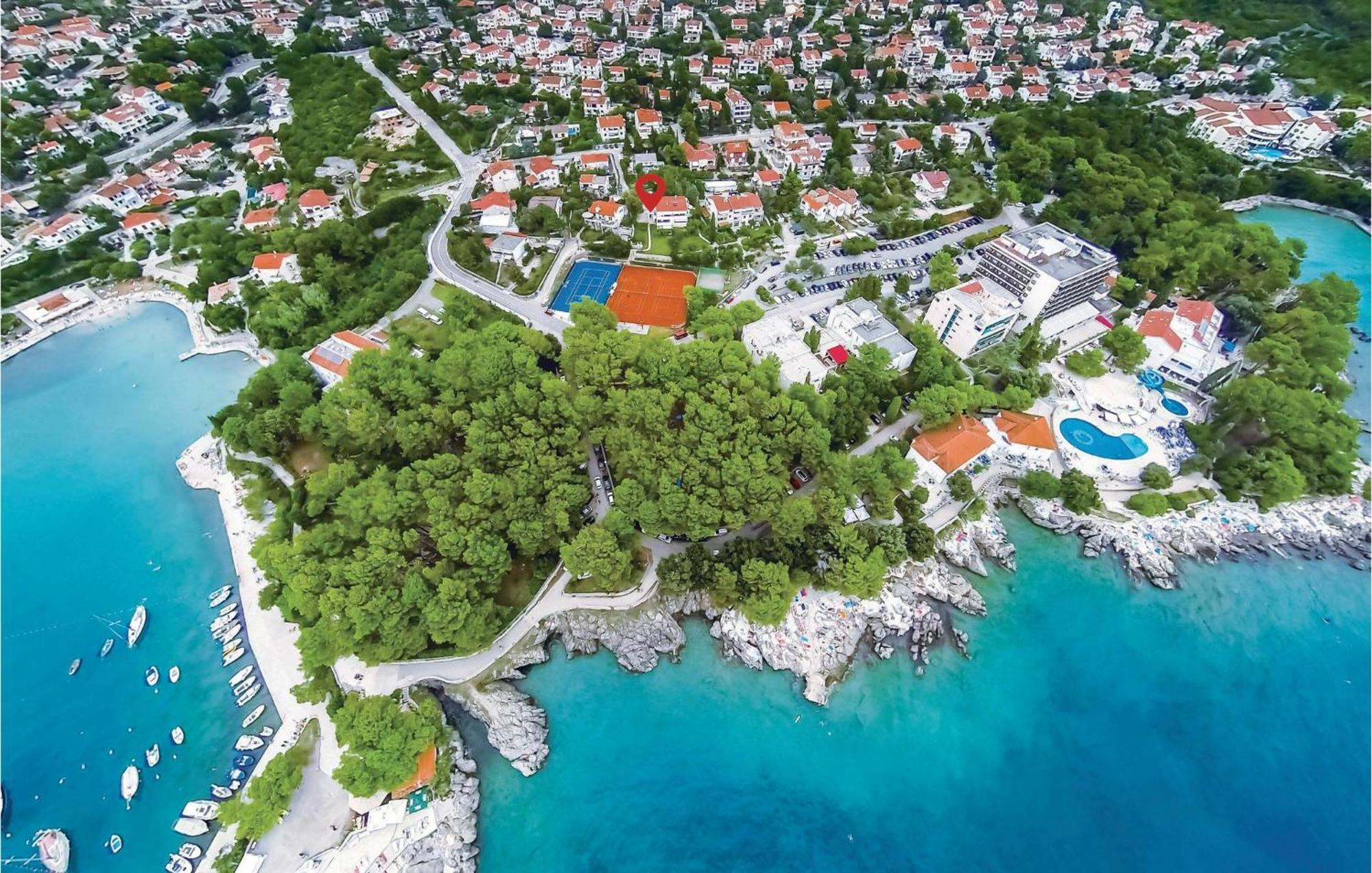 Apartment 3 Bedroom Beautiful In Krk *