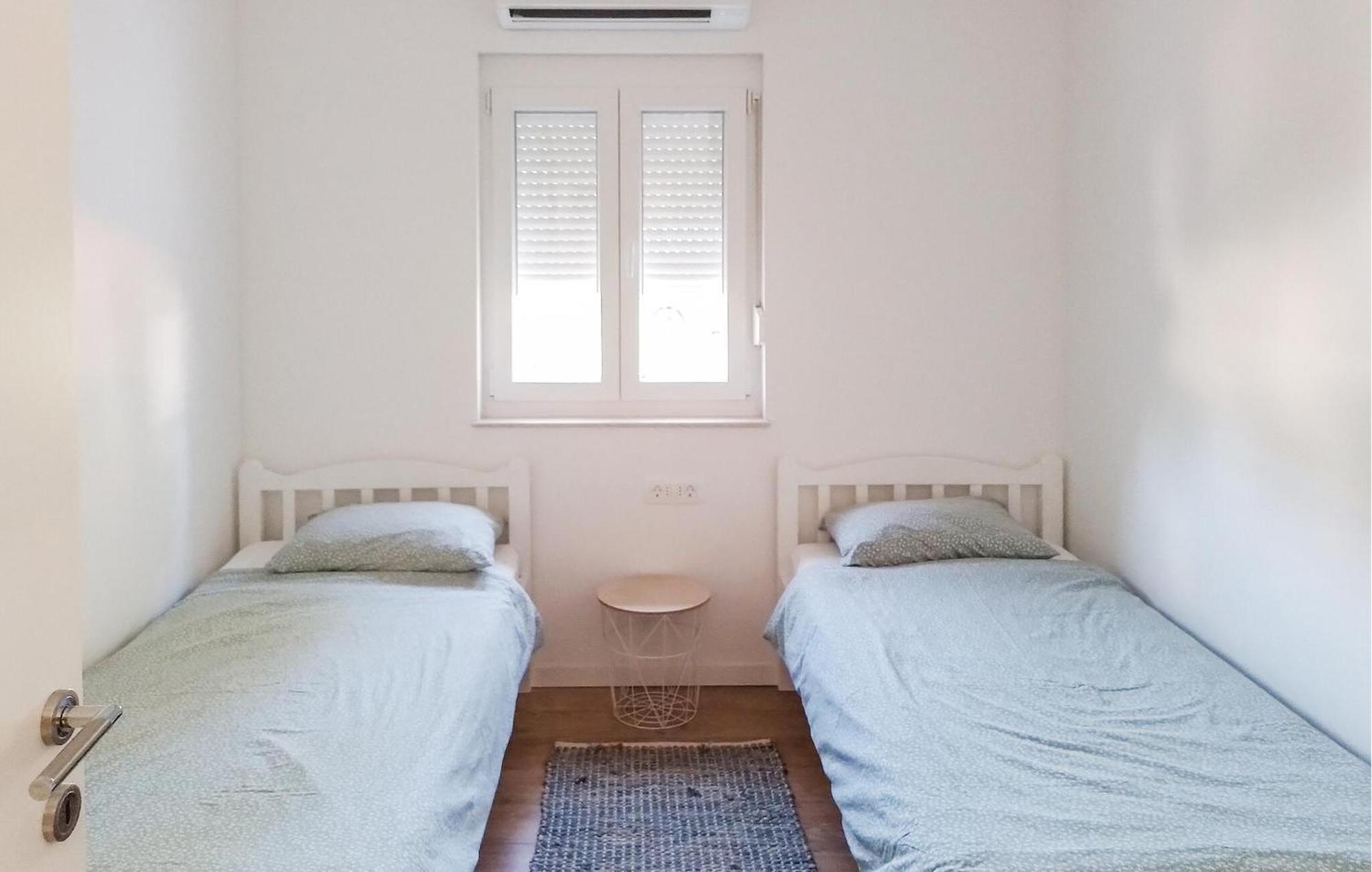 3 Bedroom Beautiful In Krk Veglia