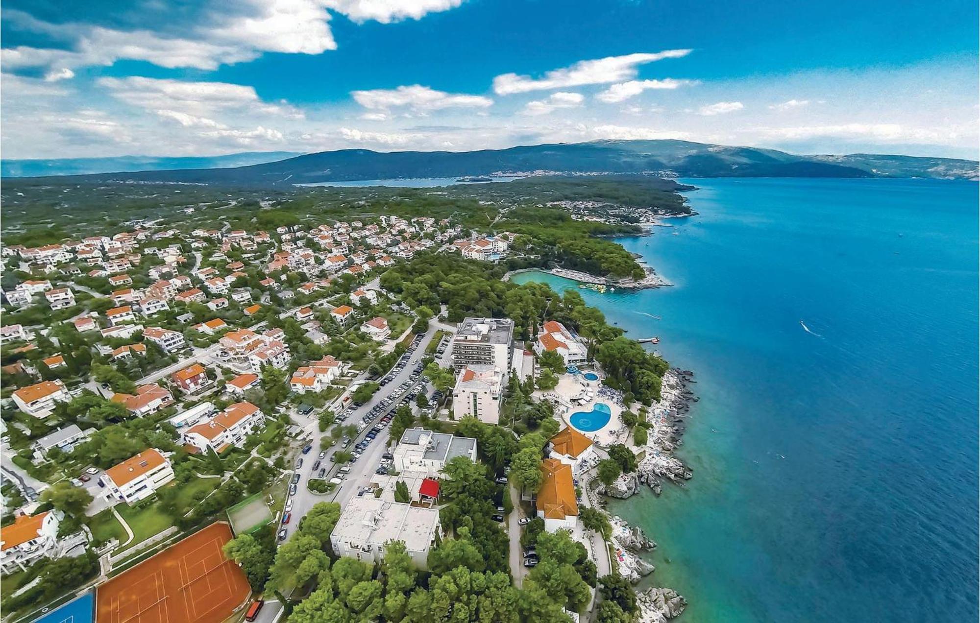 3 Bedroom Beautiful In Krk Apartment *