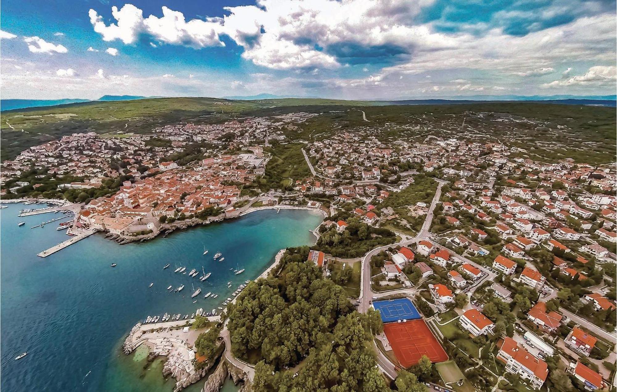 Apartment 3 Bedroom Beautiful In Krk