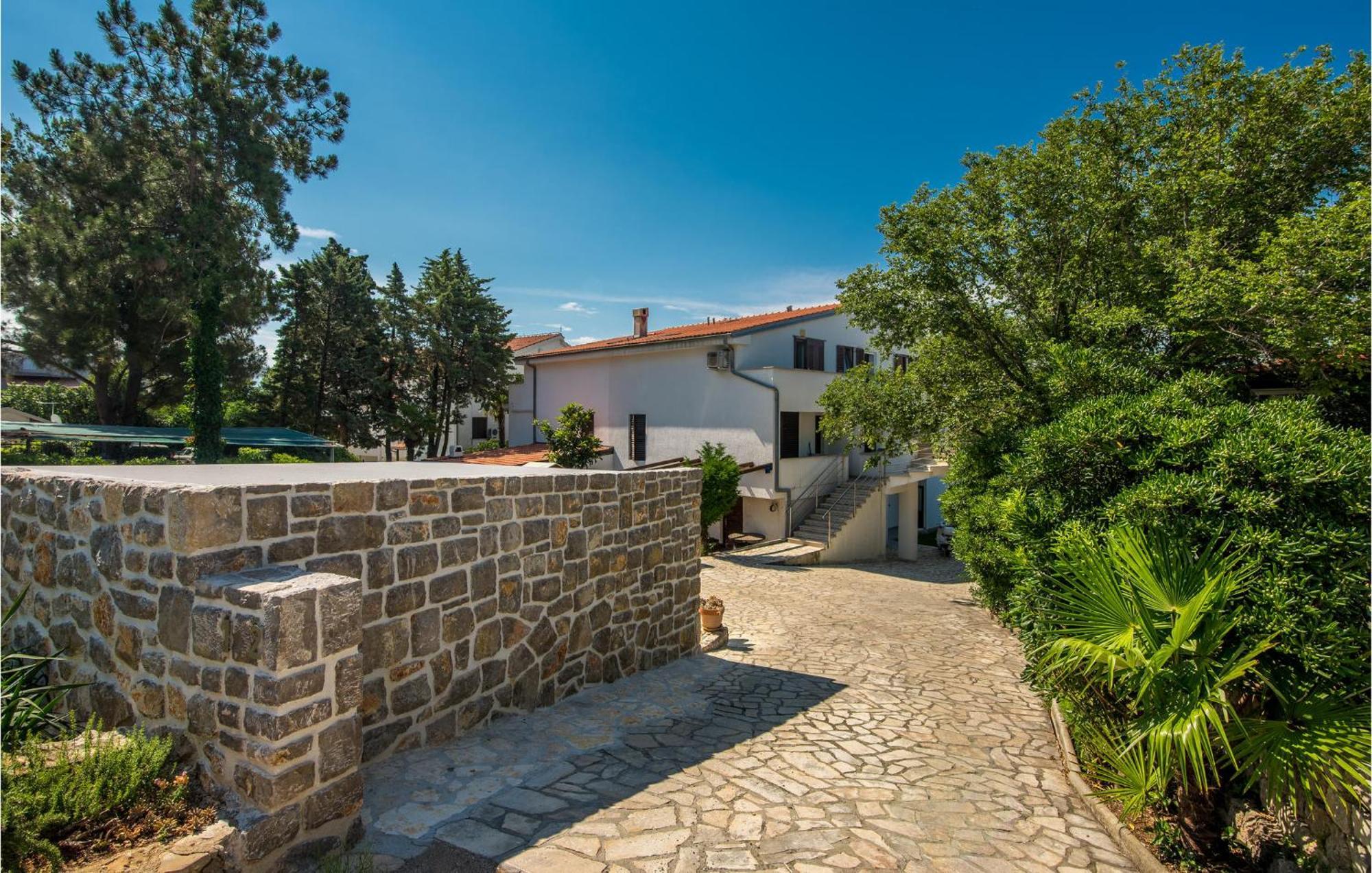 3 Bedroom Beautiful In Krk